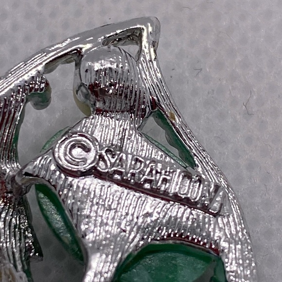 Sarah Coventry Fantasy Pearl Brooch - Picture 3 of 4